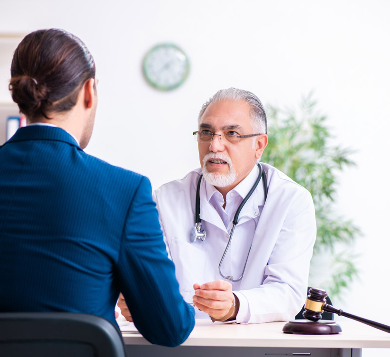 doctor talking to the patient